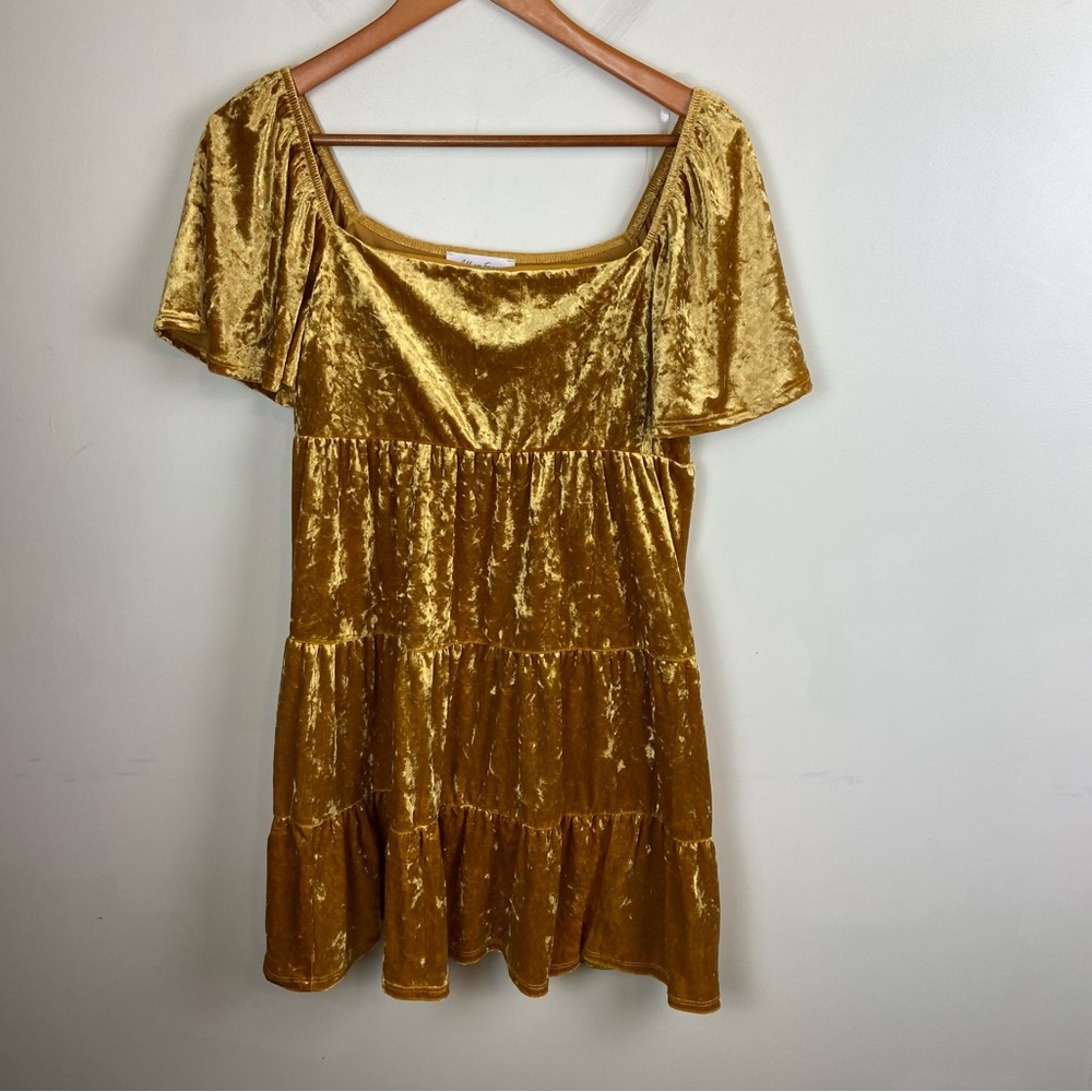 All in‎ Favor Flutter Sleeve Tiered Crushed Velvet Babydoll Mini Dress Gold M